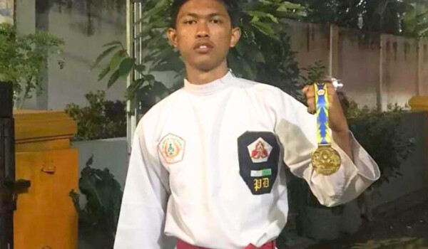 SMKN 1 Kediri Juara 1 dalam Kejuaraan Nasional Pencak Silat Piala Kemenpora IPSI Malang Championship 3 katergori kelas C (48 KG- 51 KG) Putra Tingkat Remaja