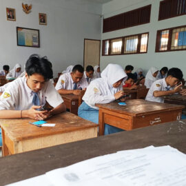 Hari Pertama Asesmen Sumatif Akhir Semester Genap SMKN 1 Kediri 2025 Berlangsung Lancar
