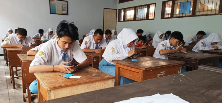 Hari Pertama Asesmen Sumatif Akhir Semester Genap SMKN 1 Kediri 2025 Berlangsung Lancar