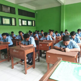 Meski Besok Libur Nasional, Siswa SMKN 1 Kota Kediri Tetap Semangat Menyelesaikan Asesmen
