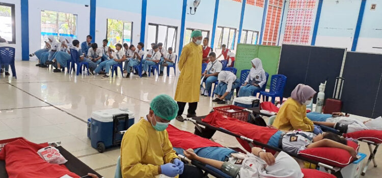 SMKN 1 Kediri Gelar Kegiatan Donor Darah di Graha Smeksa