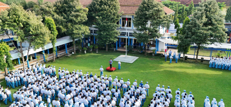 Upacara Peringatan Hari Kebangkitan Nasional di SMKN 1 Kediri