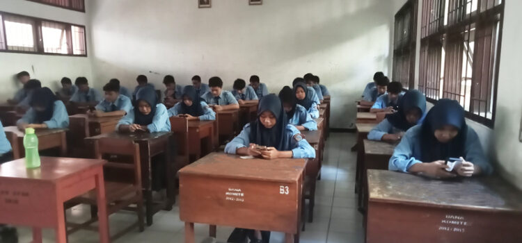 Asesmen Akhir Semester Genap Hari Pertama Hingga Ketiga Kelas 10 SMK Negeri 1 Kota Kediri Berlangsung Lancar
