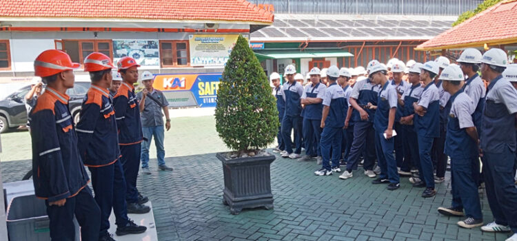 SMK Negeri 1 Kota Kediri Lakukan Kunjungan Industri ke Balai Yasa Yogyakarta untuk Program Keahlian Teknik Pemesinan