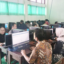Uji Kompetensi Kenaikan Jenjang Guru dan Pengawas Digelar di SMKN 1 Kota Kediri