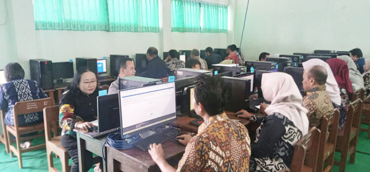 Uji Kompetensi Kenaikan Jenjang Guru dan Pengawas Digelar di SMKN 1 Kota Kediri