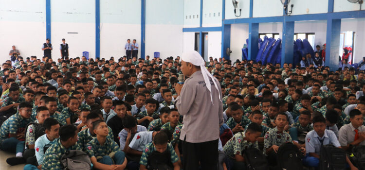 Hari Pertama Pra MPLS diisi Motivasi Kepala Sekolah Hari Pertama Pra MPLS diisi Motivasi Kepala Sekolah