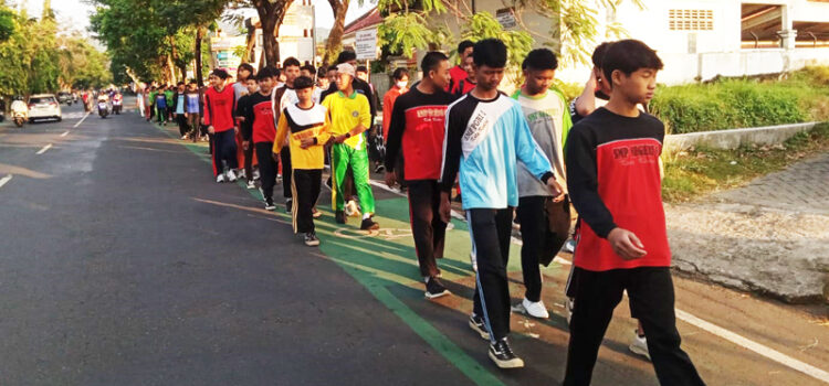Jalan Sehat Bersama Diikuti Calon Siswa Baru SMKN 1 Kota Kediri