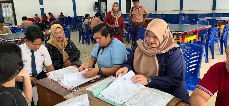 Semangat Membara Warnai Hari Terakhir Daftar Ulang Siswa Baru Tahap 4