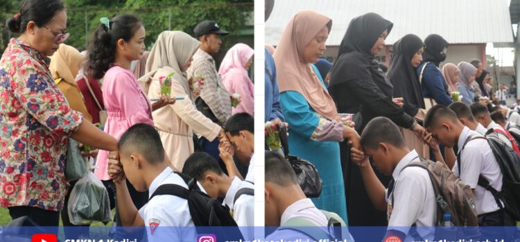 Tanamkan Karakter Lewat Sungkeman pada Orang Tua di Pembukaan MPLS Tanamkan Karakter Lewat Sungkeman pada Orang Tua di Pembukaan MPLS