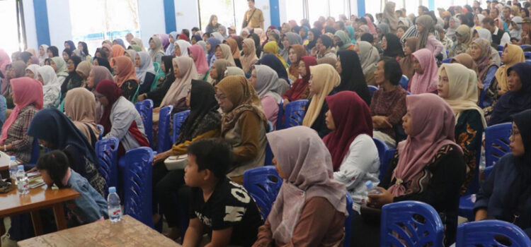 Wali Murid dan Siswa Serbu SMKN 1 Kediri, Antusias Sambut Pembagian Ijazah Kelulusan 2025