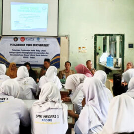 Bekali Siswa Kimia Industri Keterampilan Praktis melalui Pelatihan Pembuatan Hand Body Lotion