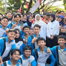 Berani Kompak! SMEKSA Warnai Jalan Sehat Cabdin Kediri HUT Ke 80 RI Dengan Semangat Juang