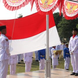 SMKN 1 Kota Kediri Kibarkan Merah Putih dengan Khidmat pada HUT RI ke-80