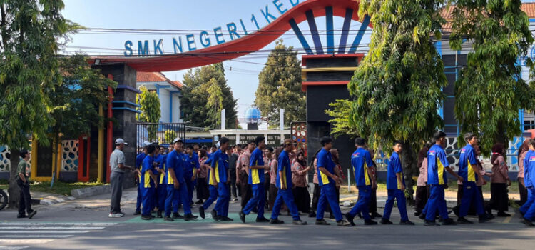 Langkah Sehat, Karakter Kuat: Jalan Sehat Kokurikuler Warga Smeksa