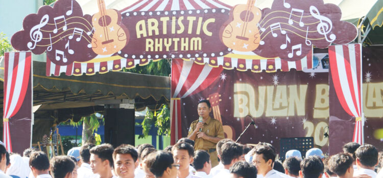 Semarak Hari Pertama Bulan Bahasa, Kepala Sekolah Buka Resmi Rangkaian Lomba di SMEKSA