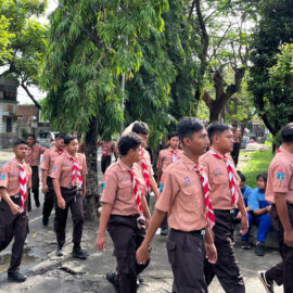 Jalan Sehat Pererat Hubungan Warga SMKN 1 Kediri dengan Masyarakat Sekitar