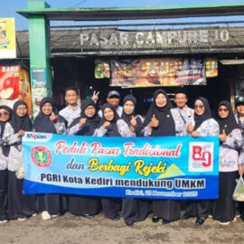 Perwakilan Guru SMKN 1 Kota Kediri Rayakan HUT PGRI ke-80