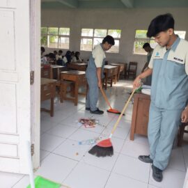 Smeksa Rutinkan Piket Kelas, Ciptakan Lingkungan Belajar Nyaman