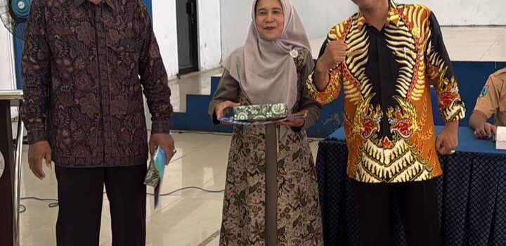 Momen Hangat di SMKN 1 Kota Kediri: Dari Evaluasi Program hingga Pelepasan Guru Purna Tugas