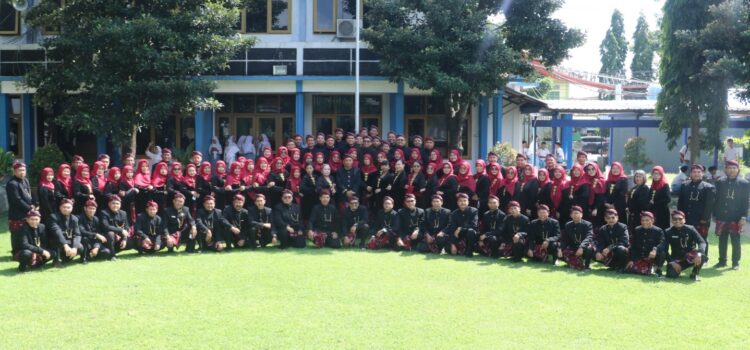 Nuansa Merah-Hitam Warnai Peringatan Hari Kartini di SMKN 1 Kota Kediri