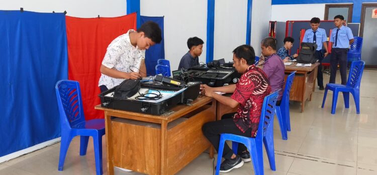 Dispendukcapil Lakukan Perekaman E-KTP untuk Siswa SMEKSA