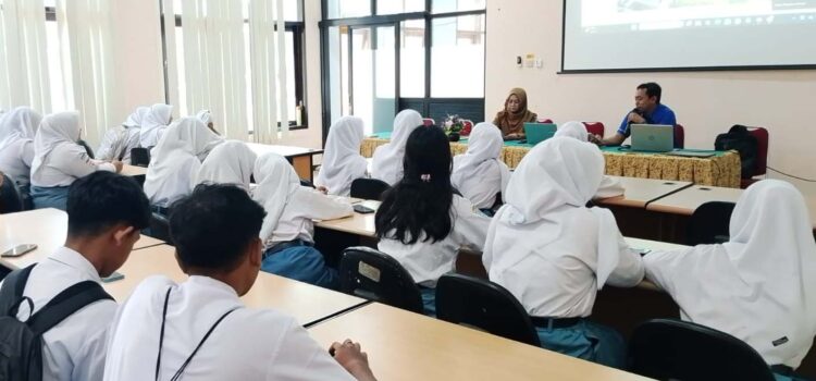 Meniti Sauh di Samudra Karier Kala Asa Bertemu Nyata di Ujung Bangku Sekolah Meniti Sauh di Samudra Karier Kala Asa Bertemu Nyata di Ujung Bangku Sekolah