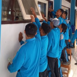 Langkah Kecil, Dampak Besar: Siswa SMEKSA Rawat Sekolah Lewat Gotong Royong