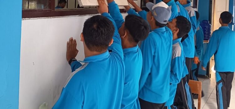 Langkah Kecil, Dampak Besar: Siswa SMEKSA Rawat Sekolah Lewat Gotong Royong