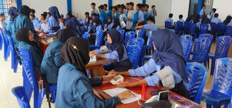 Generasi Sehat, Masa Depan Hebat: SMKN 1 Kota Kediri Bersama Puskesmas Sukorame Gelar Skrining Kesehatan Generasi Sehat, Masa Depan Hebat: SMKN 1 Kota Kediri Bersama Puskesmas Sukorame Gelar Skrining Kesehatan
